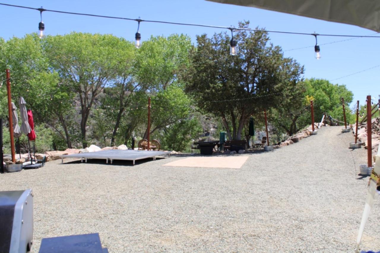 Mayer Creekside Lodge And Cabins מראה חיצוני תמונה